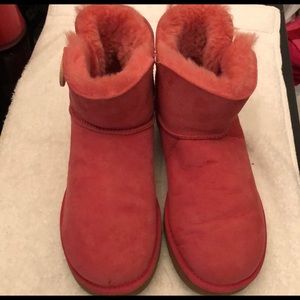 Ugg mini bailey button size 8